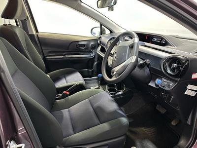 2015 Toyota Aqua - Thumbnail