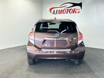 2015 Toyota Aqua - Thumbnail