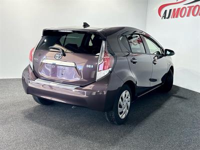 2015 Toyota Aqua - Thumbnail