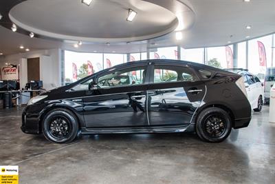 2012 Toyota Prius - Thumbnail