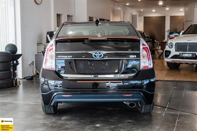 2012 Toyota Prius - Thumbnail