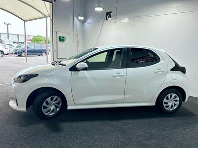 2020 Toyota Yaris - Thumbnail