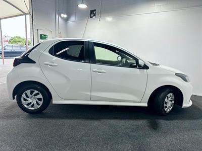 2020 Toyota Yaris - Thumbnail