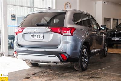 2020 Mitsubishi Outlander - Thumbnail