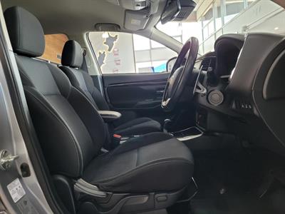 2021 Mitsubishi Outlander - Thumbnail