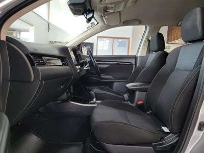 2021 Mitsubishi Outlander - Thumbnail