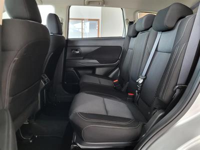 2021 Mitsubishi Outlander - Thumbnail