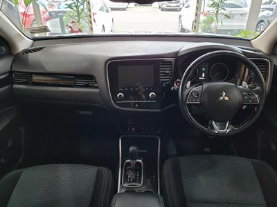 2021 Mitsubishi Outlander - Thumbnail