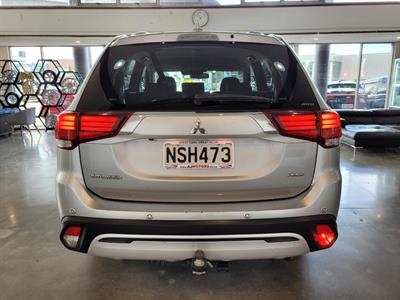 2021 Mitsubishi Outlander - Thumbnail