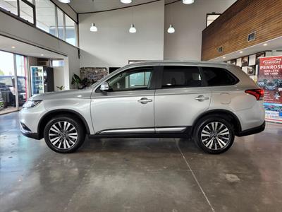 2021 Mitsubishi Outlander - Thumbnail