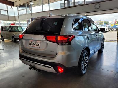 2021 Mitsubishi Outlander - Thumbnail