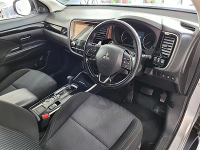 2021 Mitsubishi Outlander - Thumbnail