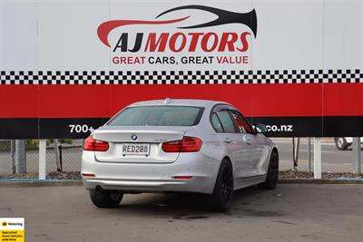 2012 BMW 320i - Thumbnail