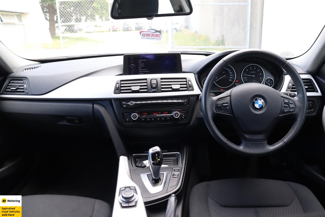 2012 BMW 320i