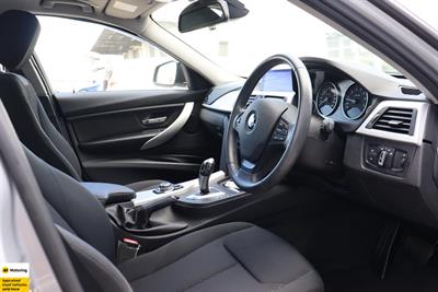 2012 BMW 320i - Thumbnail