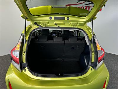 2017 Toyota Aqua - Thumbnail