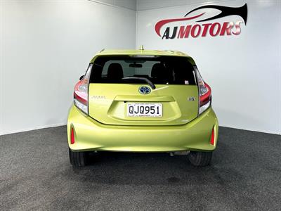 2017 Toyota Aqua - Thumbnail