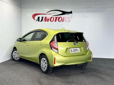 2017 Toyota Aqua - Thumbnail