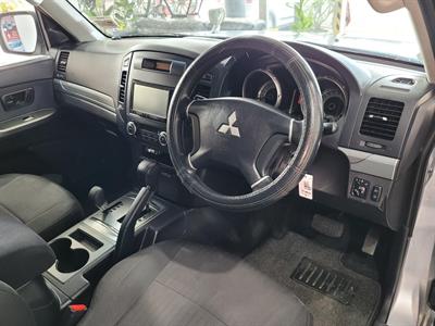 2011 Mitsubishi Pajero - Thumbnail