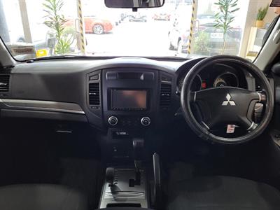 2011 Mitsubishi Pajero - Thumbnail