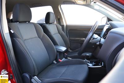2022 Mitsubishi Outlander - Thumbnail
