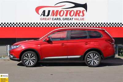 2022 Mitsubishi Outlander - Thumbnail