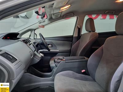 2012 Toyota Prius - Thumbnail