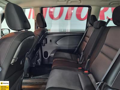 2017 Nissan Serena - Thumbnail