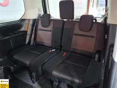 2017 Nissan Serena - Thumbnail