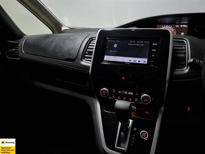 2017 Nissan Serena - Thumbnail