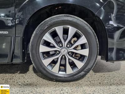 2017 Nissan Serena - Thumbnail