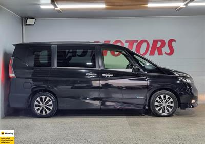 2017 Nissan Serena - Thumbnail