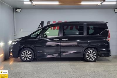2017 Nissan Serena - Thumbnail