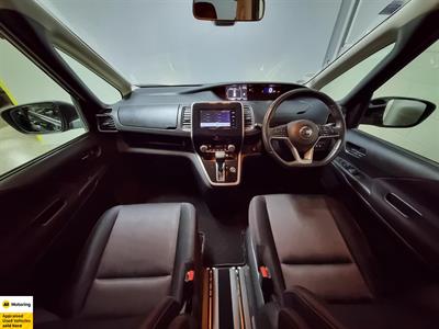 2017 Nissan Serena - Thumbnail