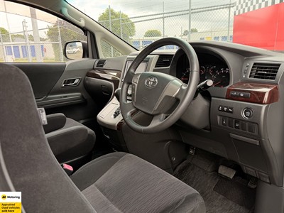 2012 Toyota Vellfire - Thumbnail