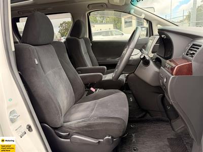 2012 Toyota Vellfire - Thumbnail