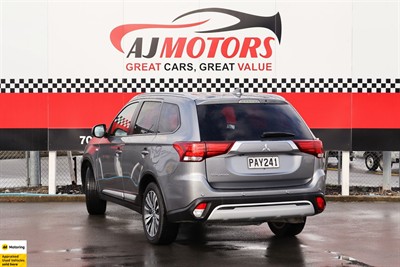 2022 Mitsubishi Outlander - Thumbnail