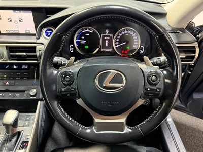 2016 Lexus IS 300h - Thumbnail