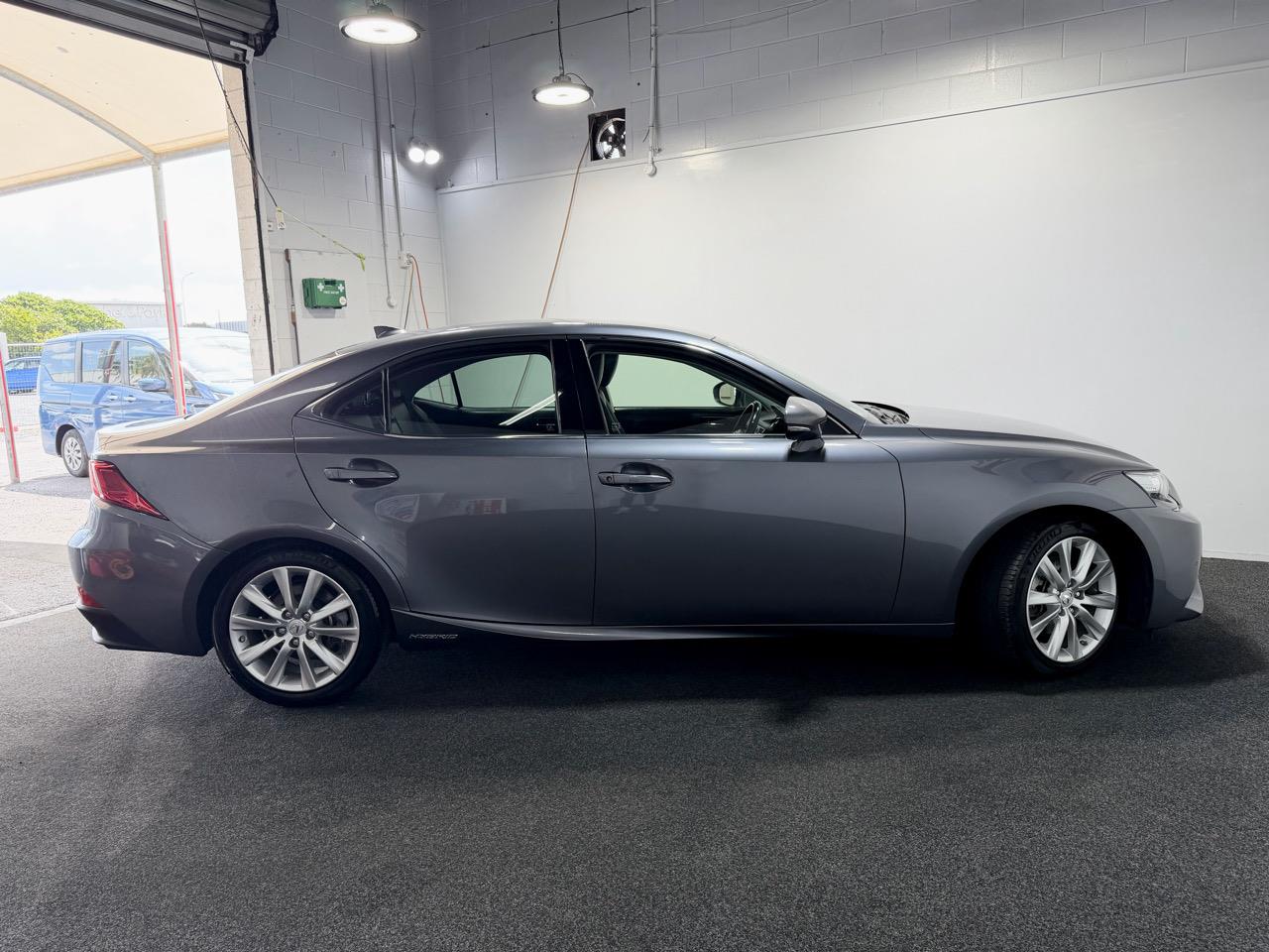 2016 Lexus IS 300h