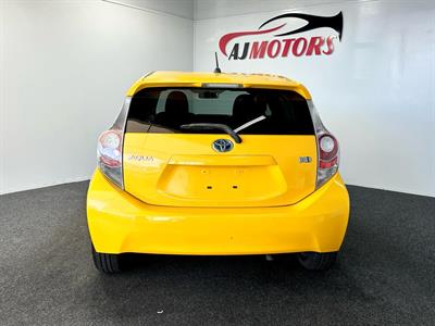 2014 Toyota Aqua - Thumbnail