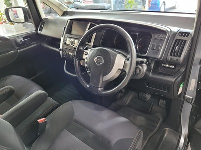 2008 Nissan Serena - Thumbnail