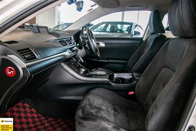 2012 Lexus CT 200h - Thumbnail