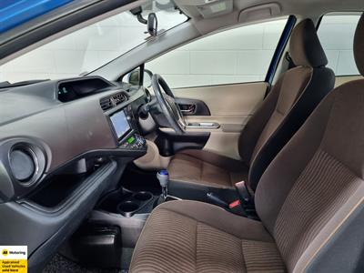 2012 Toyota Aqua - Thumbnail