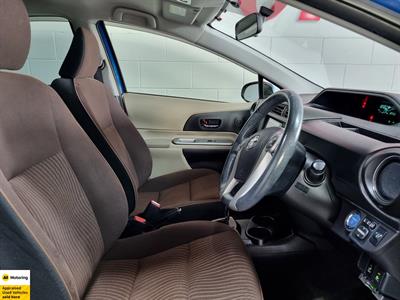 2012 Toyota Aqua - Thumbnail