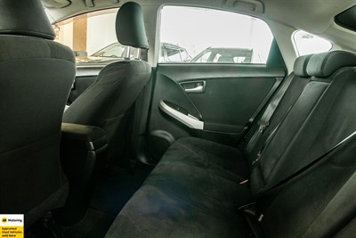 2015 Toyota Prius - Thumbnail