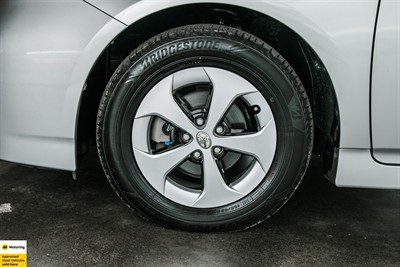 2015 Toyota Prius - Thumbnail