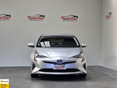 2017 Toyota Prius - Thumbnail