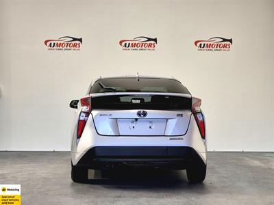 2017 Toyota Prius - Thumbnail