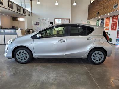 2017 Toyota Aqua - Thumbnail