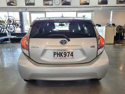 2017 Toyota Aqua - Thumbnail